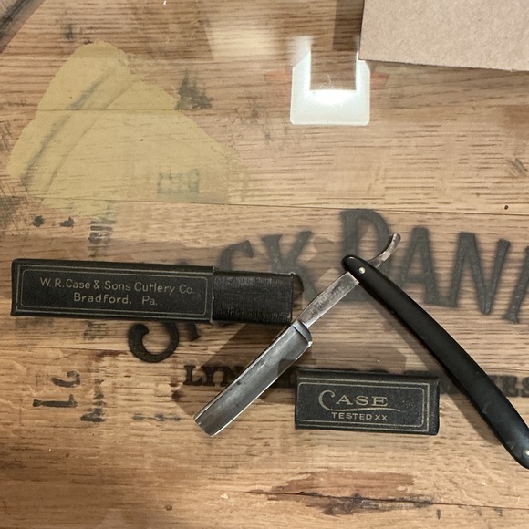 Case Straight Razor with Black Handle - Picture 1 of 11